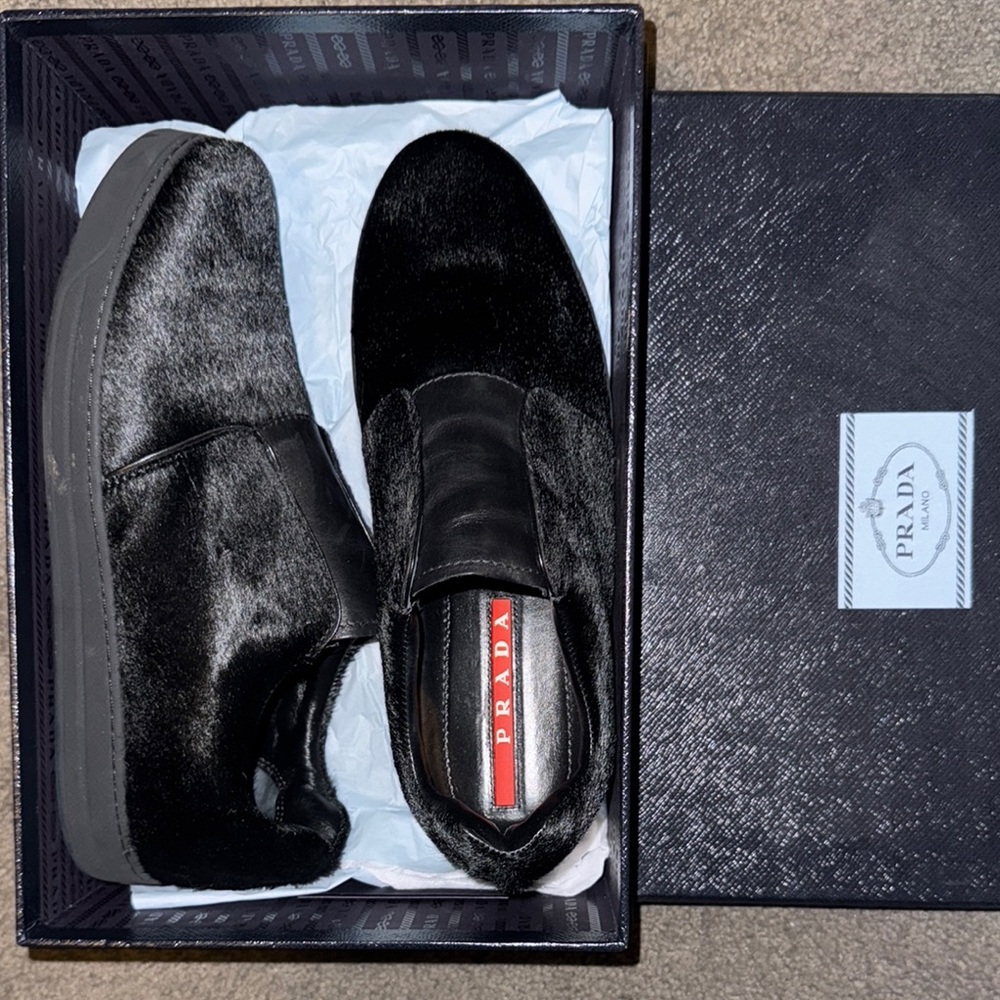 Prada women’s leather and Fur-Trimmed Sneakers 39.5 like new